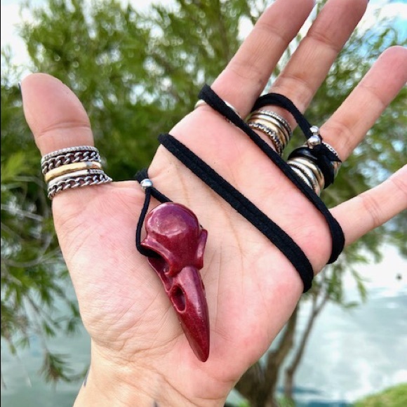 🖤Handmade red resin skull raven bird necklace - Picture 8 of 11